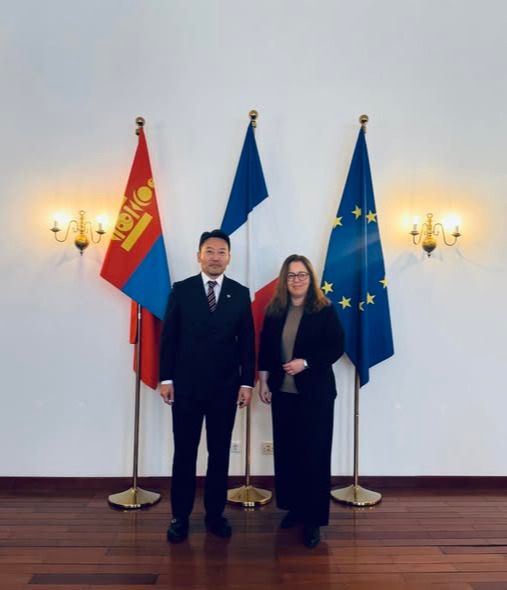 Монгол Улсын Шадар сайд Х.Ганхуяг Бүгд Найрамдах Франц Улсаас Монгол Улсад суугаа Онц бөгөөд Бүрэн эрхт Элчин сайд Коринн Пэрератай уулзлаа.